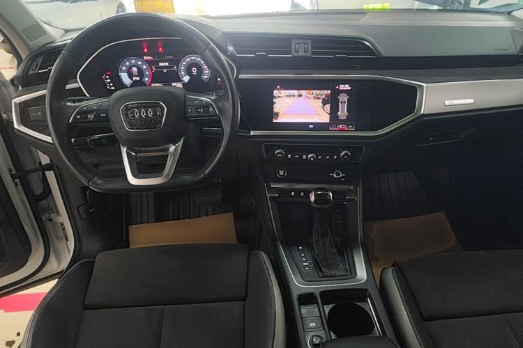 Used Audi Q3 2021 35 TFSI Fashion Dynamic Model Center Console