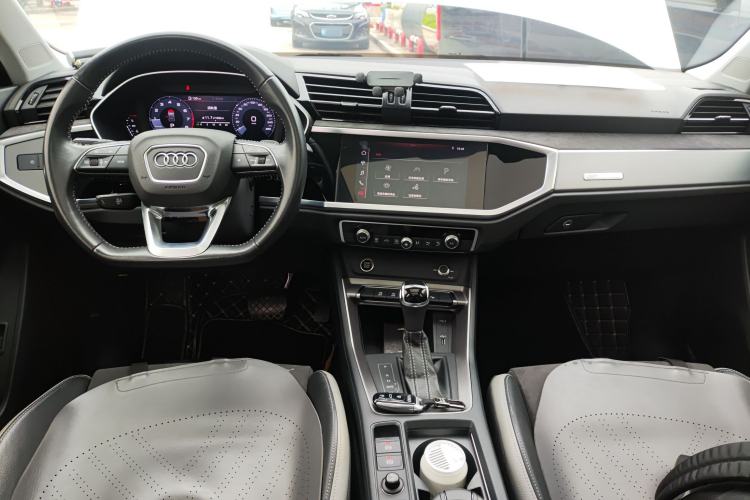 Used Audi Q3 2021 35 TFSI Fashion Dynamic Model Center Console