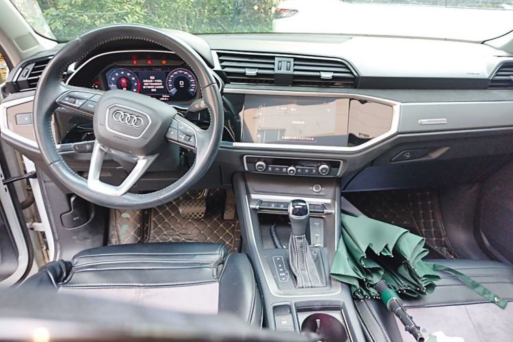 Used Audi Q3 2021 35 TFSI Progressive Dynamic Edition Center Console