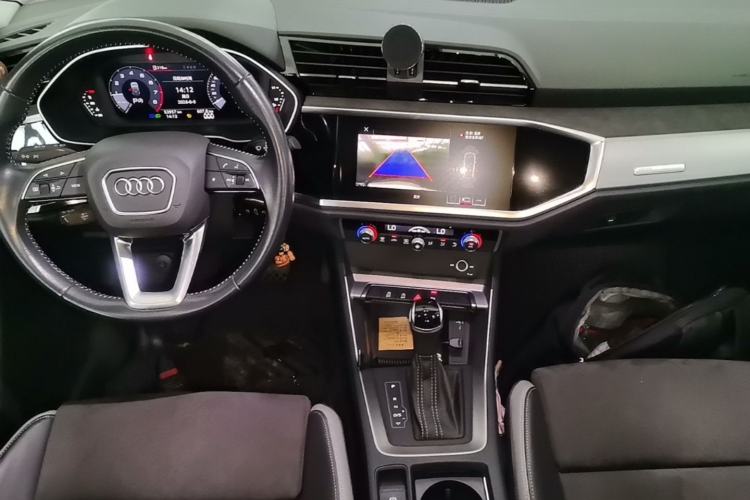 Used Audi Q3 2021 35 TFSI Progressive Dynamic Edition Center Console