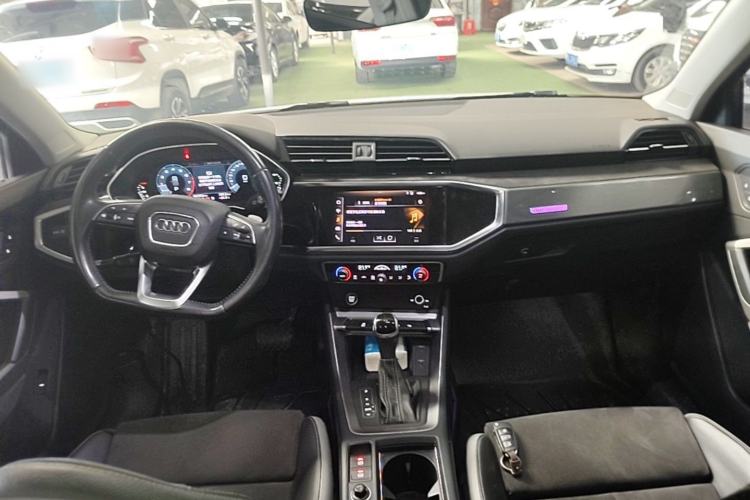 Used Audi Q3 2021 35 TFSI Fashion Dynamic Model Center Console