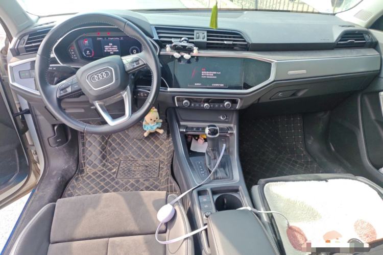 Used Audi Q3 2021 35 TFSI Progressive Dynamic Edition Center Console