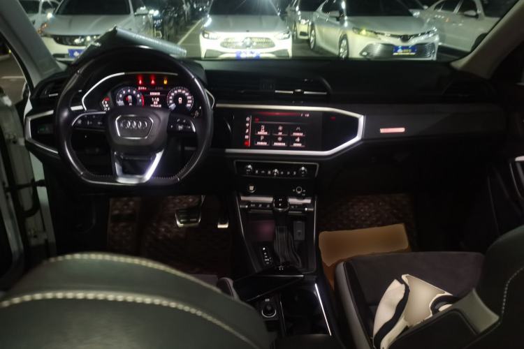 Used Audi Q3 2021 40 TFSI Fashion Dynamic Model Center Console