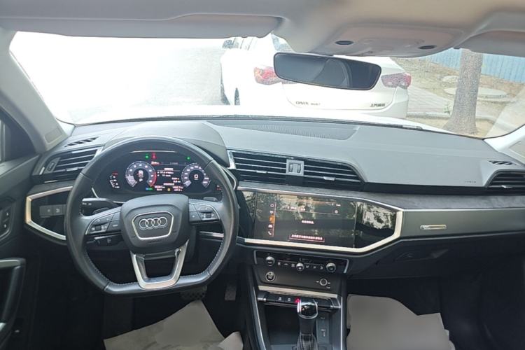 Used Audi Q3 2021 35 TFSI Fashion Dynamic Model Center Console
