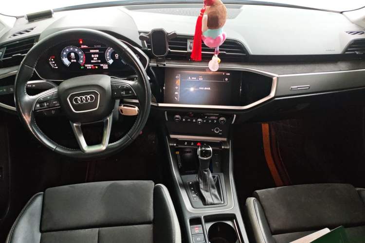 Used Audi Q3 2021 35 TFSI Progressive Dynamic Edition Center Console