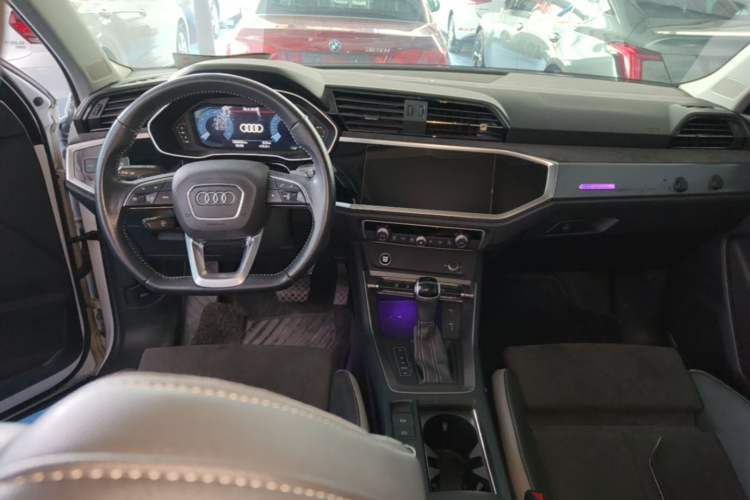 Used Audi Q3 2021 35 TFSI Fashion Dynamic Model Center Console