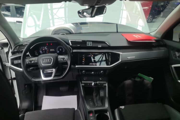 Used Audi Q3 2021 35 TFSI Fashion Dynamic Model Center Console