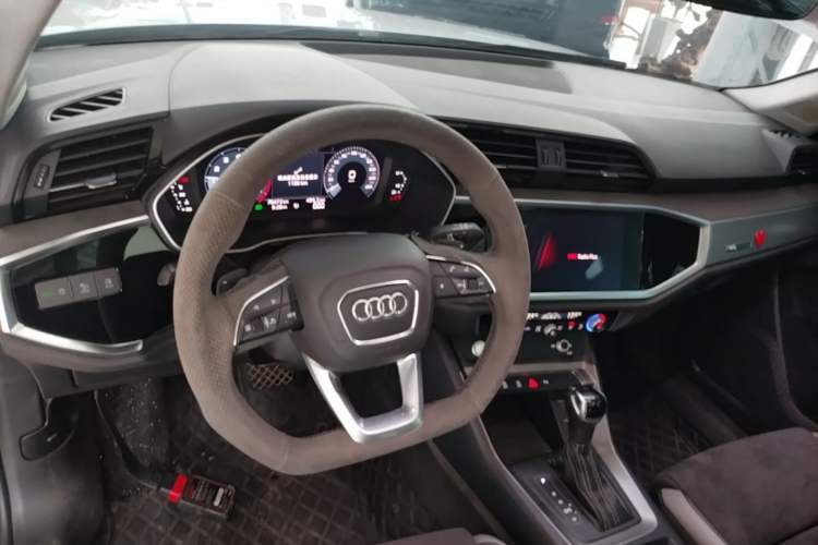 Used Audi Q3 2021 35 TFSI Progressive Dynamic Edition Center Console