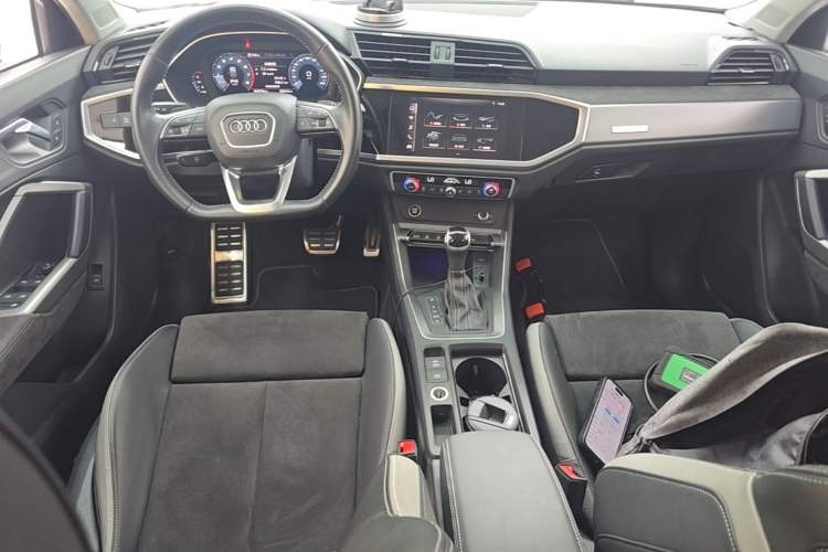 Used Audi Q3 2021 40 TFSI Fashion Dynamic Model Center Console