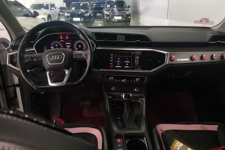Used Audi Q3 2021 35 TFSI Fashion Dynamic Model Center Console