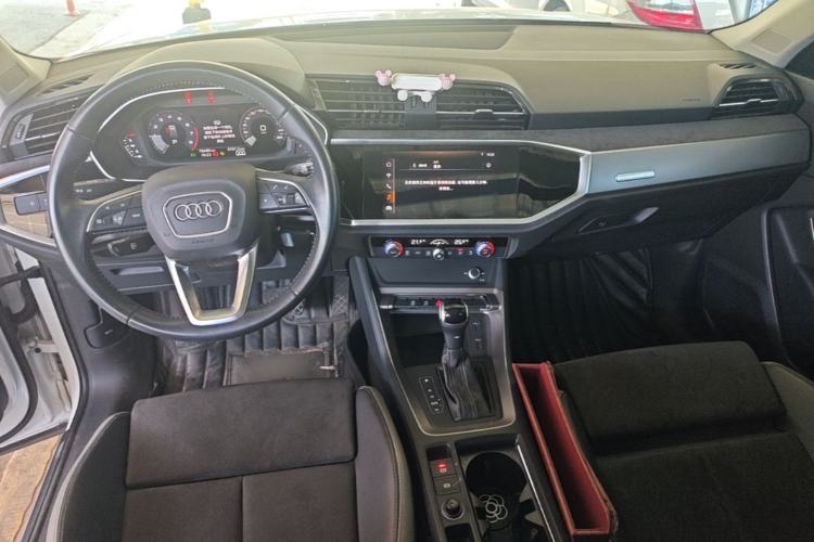 Used Audi Q3 2021 35 TFSI Progressive Dynamic Edition Center Console
