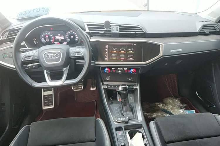 Used Audi Q3 2021 45 TFSI quattro Fashion Dynamic Model Center Console