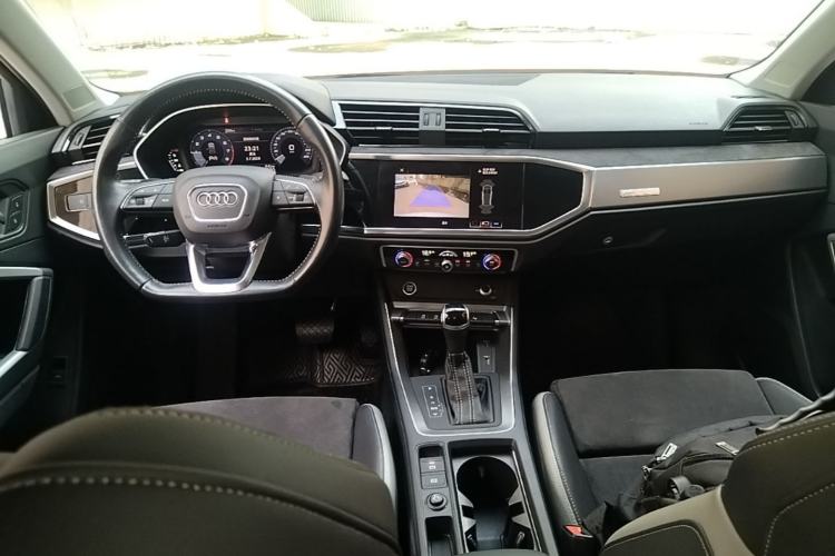 Used Audi Q3 2021 35 TFSI Fashion Dynamic Model Center Console