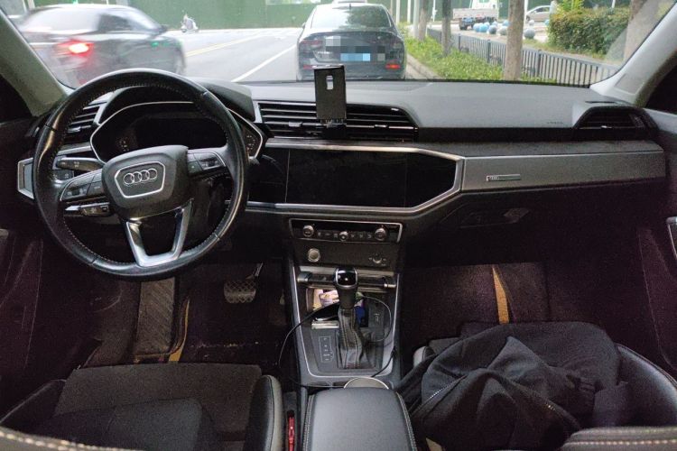 Used Audi Q3 2021 35 TFSI Progressive Dynamic Edition Center Console