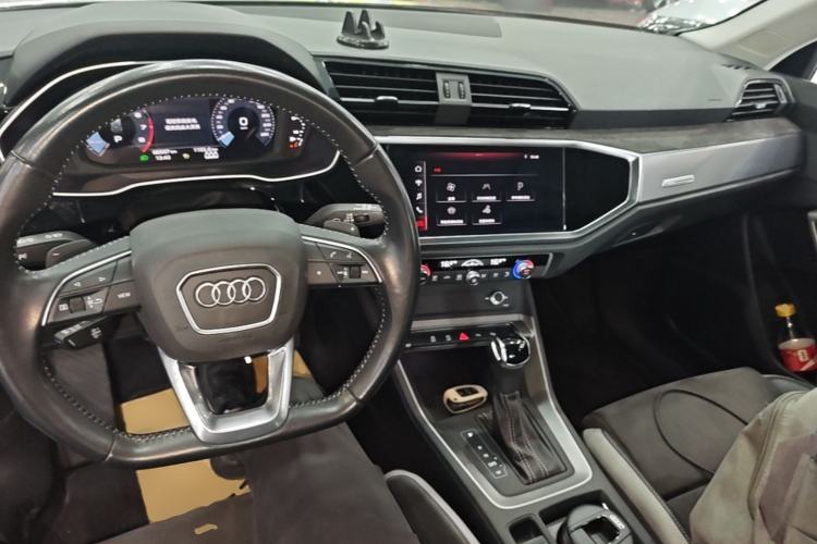 Used Audi Q3 2021 35 TFSI Fashion Dynamic Model Center Console