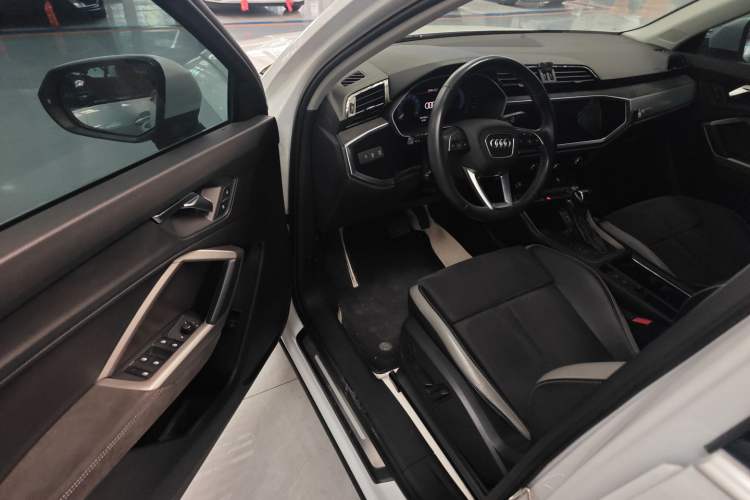 Used Audi Q3 2021 35 TFSI Progressive Dynamic Edition Driver Seat