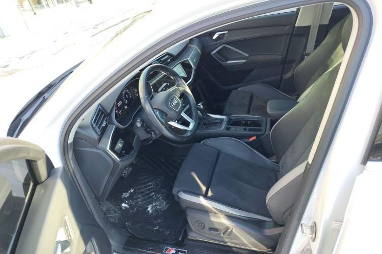 Used Audi Q3 2021 35 TFSI Progressive Dynamic Edition Driver Seat