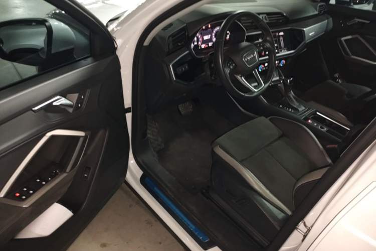Used Audi Q3 2021 35 TFSI Progressive Dynamic Edition Driver Seat