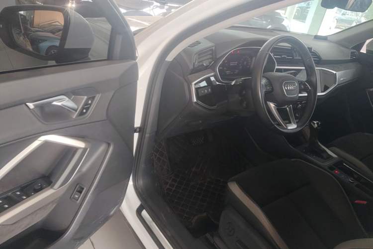 Used Audi Q3 2021 35 TFSI Progressive Dynamic Edition Driver Seat
