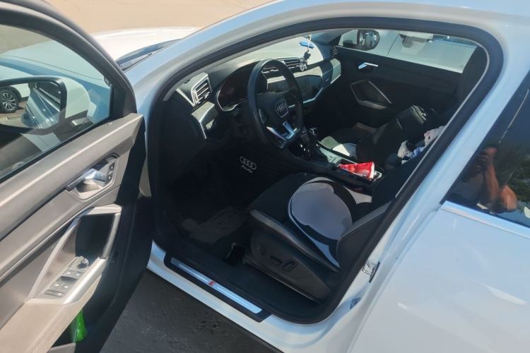 Used Audi Q3 2021 35 TFSI Progressive Dynamic Edition Driver Seat