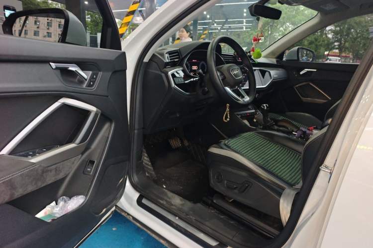 Used Audi Q3 2021 35 TFSI Progressive Dynamic Edition Driver Seat