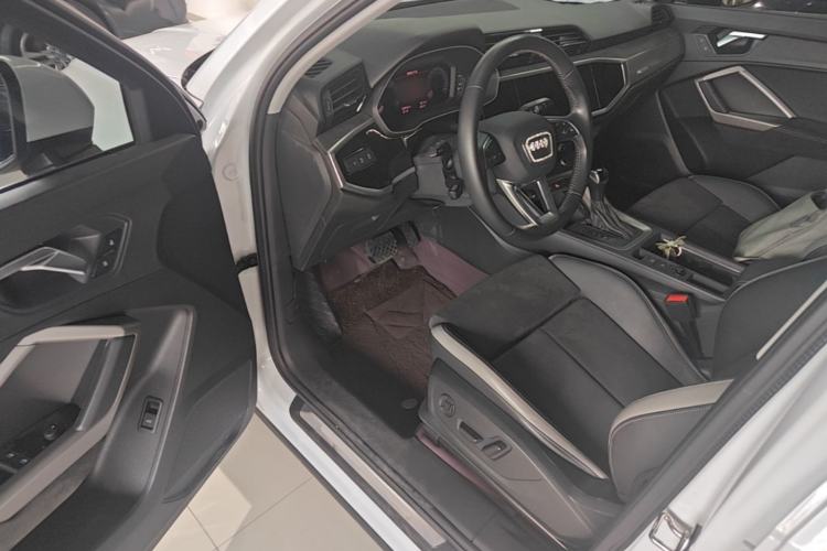 Used Audi Q3 2021 35 TFSI Progressive Dynamic Edition Driver Seat