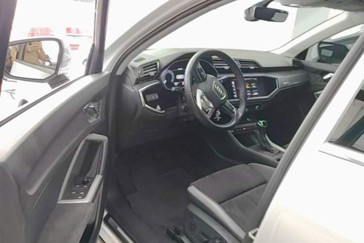 Used Audi Q3 2021 35 TFSI Progressive Dynamic Edition Driver Seat