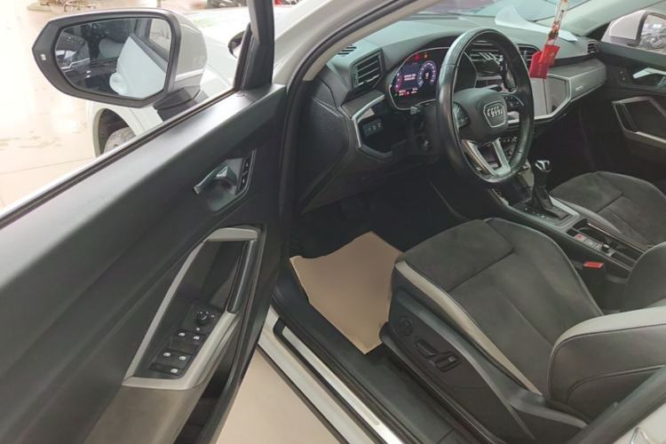 Used Audi Q3 2021 35 TFSI Progressive Dynamic Edition Driver Seat