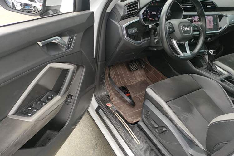 Used Audi Q3 2021 35 TFSI Progressive Dynamic Edition Driver Seat