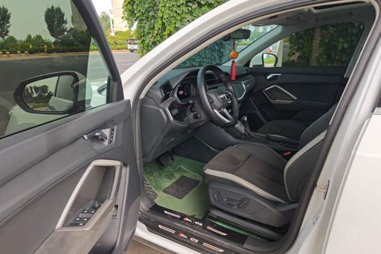 Used Audi Q3 2021 35 TFSI Progressive Dynamic Edition Driver Seat