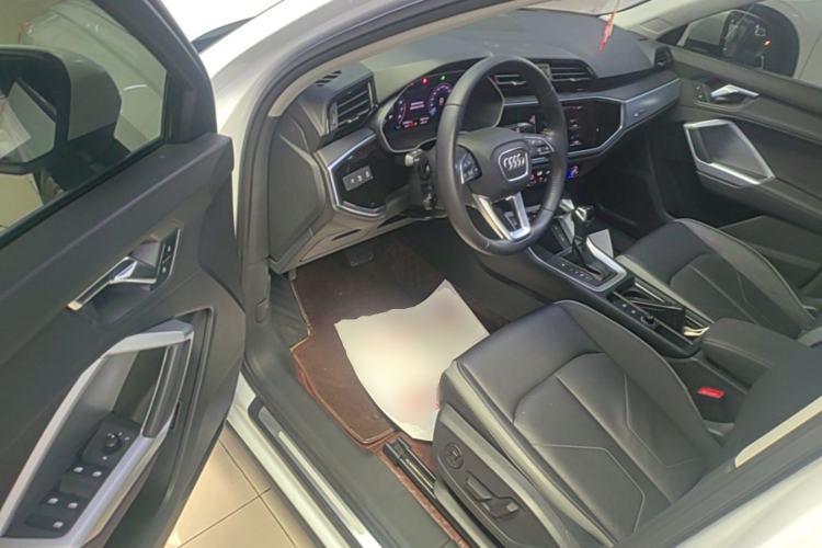 Used Audi Q3 2021 35 TFSI Advanced Style Edition Driver Seat