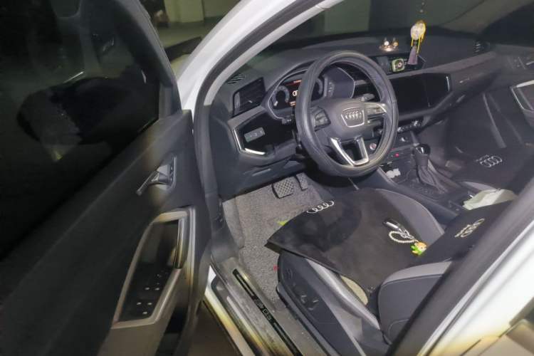 Used Audi Q3 2021 35 TFSI Progressive Dynamic Edition Driver Seat