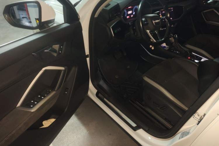 Used Audi Q3 2021 35 TFSI Progressive Dynamic Edition Driver Seat