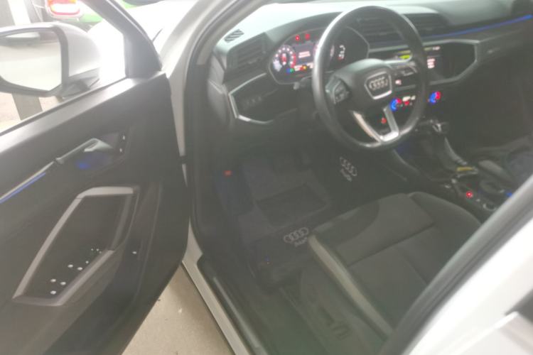 Used Audi Q3 2021 35 TFSI Progressive Dynamic Edition Driver Seat