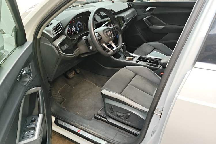 Used Audi Q3 2021 35 TFSI Progressive Dynamic Edition Driver Seat