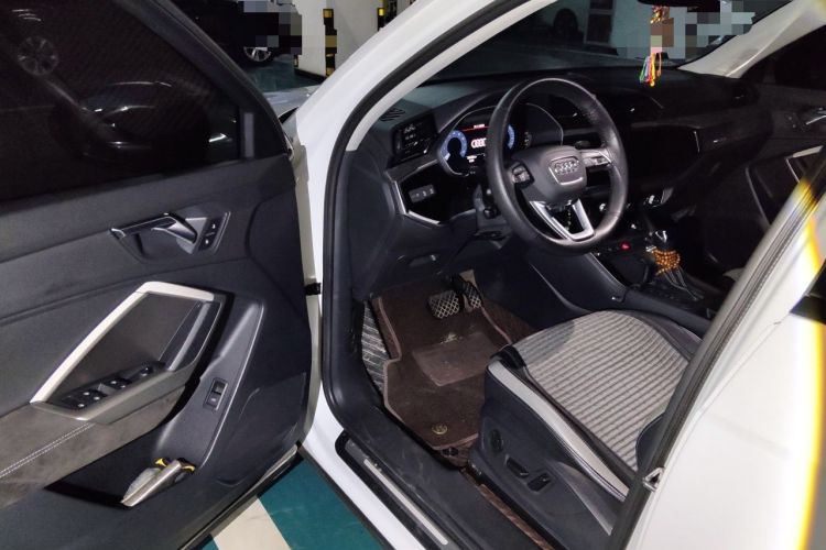 Used Audi Q3 2021 35 TFSI Progressive Dynamic Edition Driver Seat