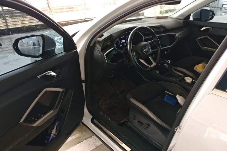 Used Audi Q3 2021 35 TFSI Progressive Dynamic Edition Driver Seat