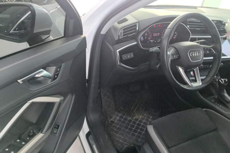 Used Audi Q3 2021 35 TFSI Progressive Dynamic Edition Driver Seat