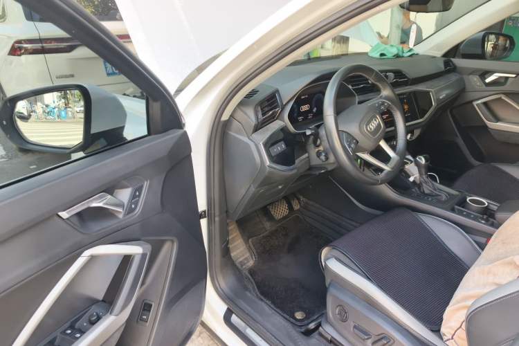 Used Audi Q3 2021 35 TFSI Progressive Dynamic Edition Driver Seat