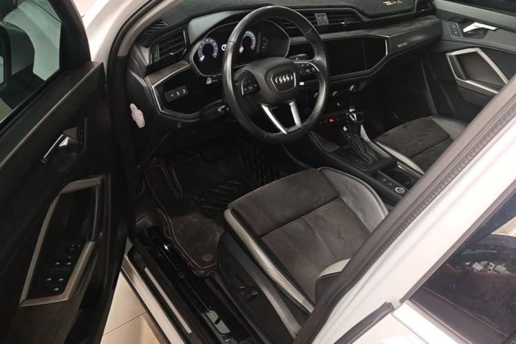 Used Audi Q3 2021 35 TFSI Progressive Dynamic Edition Driver Seat