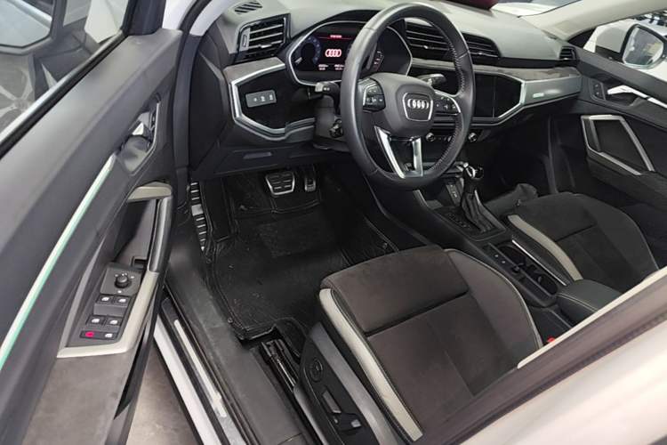 Used Audi Q3 2021 35 TFSI Progressive Dynamic Edition Driver Seat