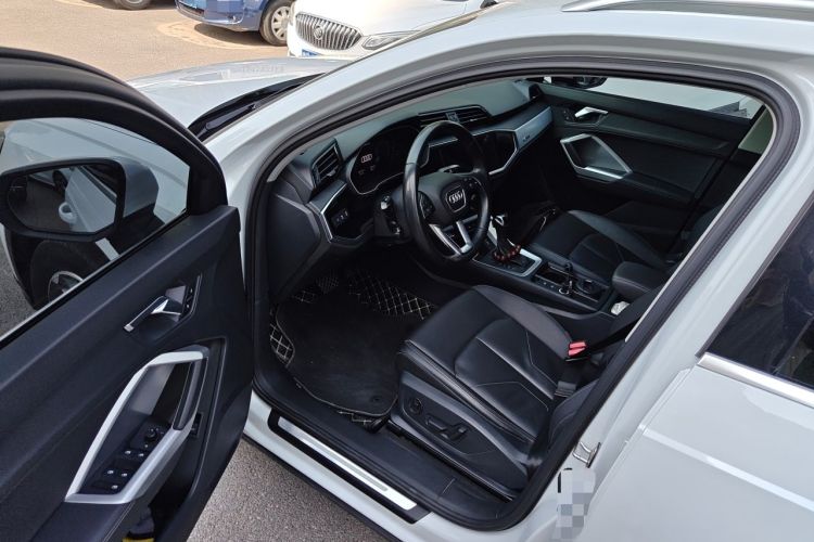 Used Audi Q3 2021 35 TFSI Advanced Style Edition Driver Seat