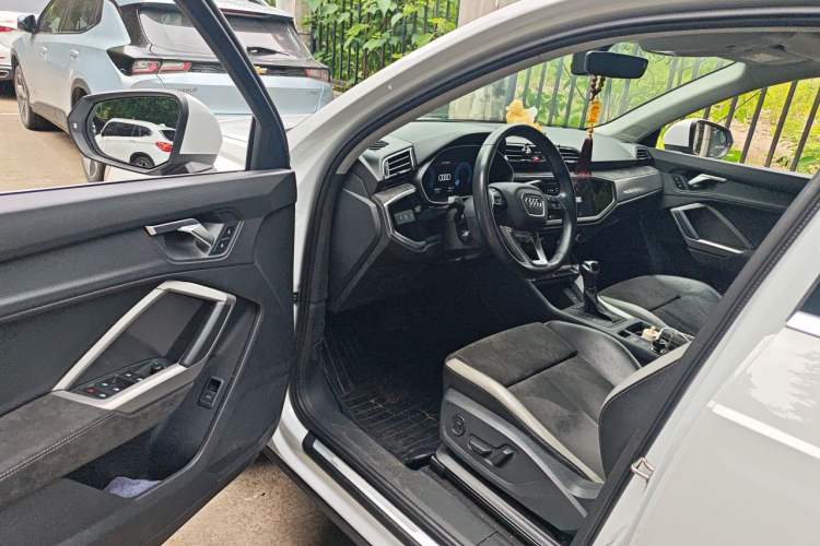 Used Audi Q3 2021 35 TFSI Progressive Dynamic Edition Driver Seat