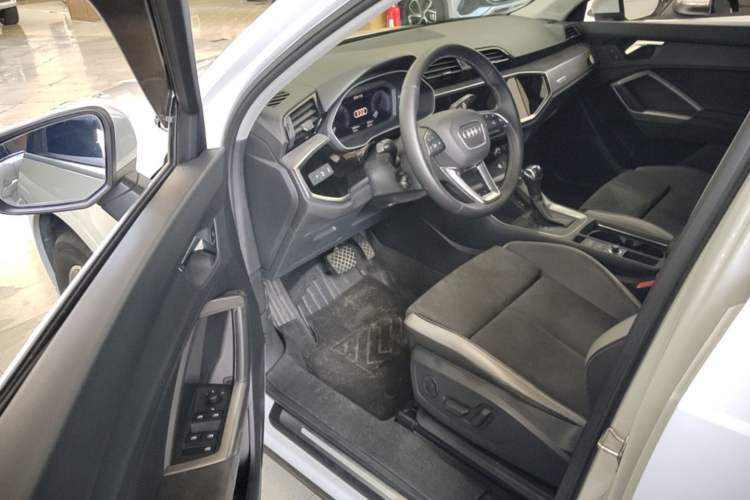Used Audi Q3 2021 35 TFSI Progressive Dynamic Edition Driver Seat