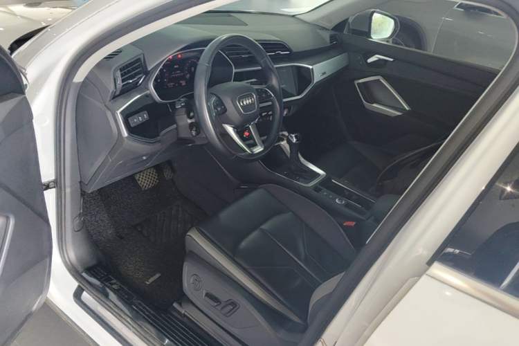 Used Audi Q3 2021 35 TFSI Advanced Style Edition Driver Seat