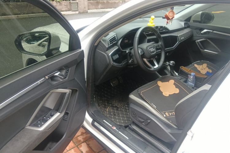 Used Audi Q3 2021 35 TFSI Progressive Dynamic Edition Driver Seat