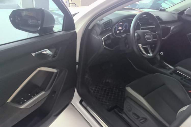 Used Audi Q3 2021 35 TFSI Progressive Dynamic Edition Driver Seat