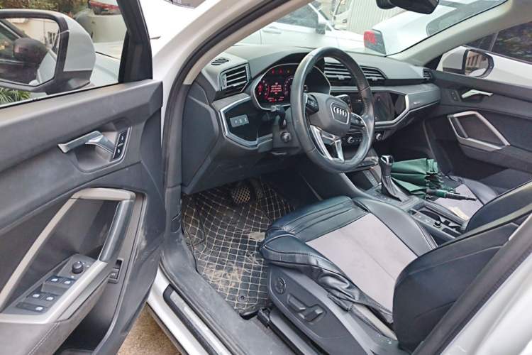 Used Audi Q3 2021 35 TFSI Progressive Dynamic Edition Driver Seat