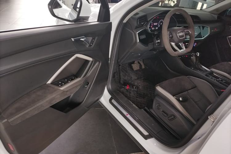 Used Audi Q3 2021 35 TFSI Progressive Dynamic Edition Driver Seat