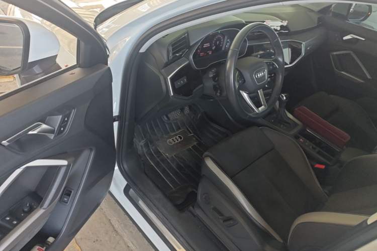 Used Audi Q3 2021 35 TFSI Progressive Dynamic Edition Driver Seat